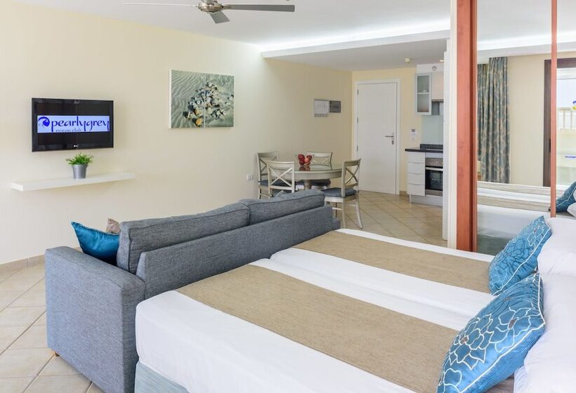 标准工作室, Pearly Grey Ocean Club Apartments & Suites