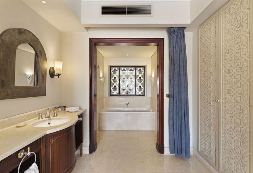 اتاق لوکس با چشم‌انداز دریا, Pickalbatros The Palace Port Ghalib