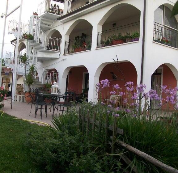 חדר משפחתי, B&b La Casa Bianca