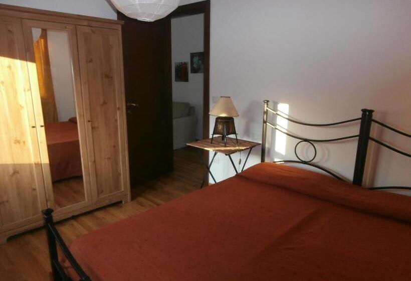 חדר בסיסי לשלושה, B&b La Casa Bianca