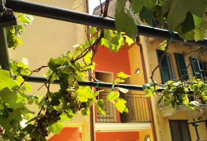 اتاق استاندارد سه نفره, La Corte Fiorita Como