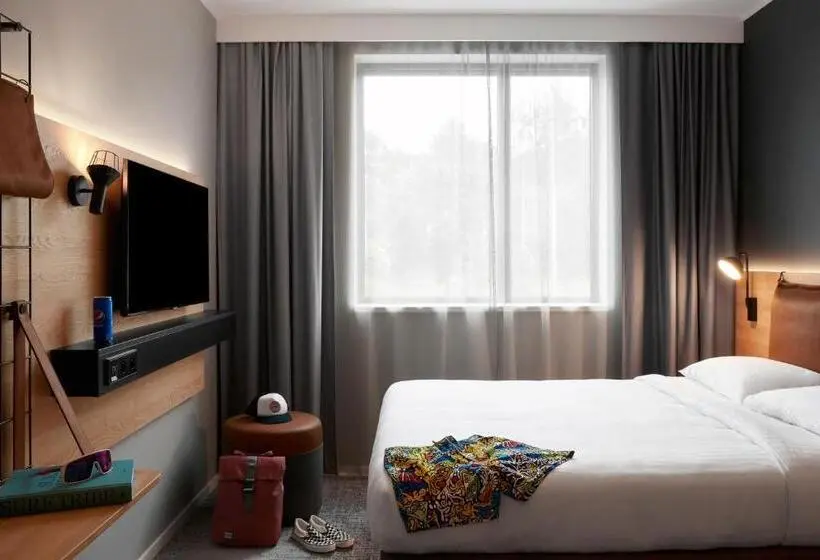 Premium room with terrace, Moxy Sophia Antipolis