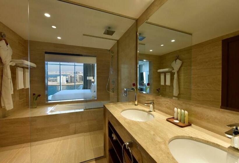 quarto Deluxe Adaptado para Deficientes Físicos, Grand Swiss Belhotel Waterfront Seef