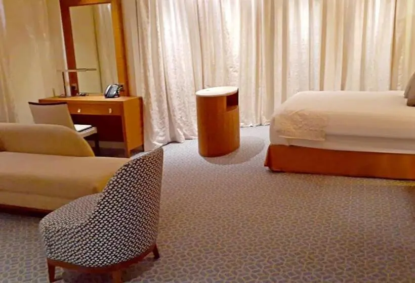 スイート, Grand Swiss Belhotel Waterfront Seef
