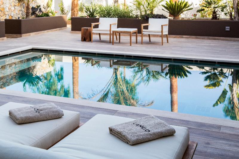 Quarto Club, Grand Swiss Belhotel Waterfront Seef