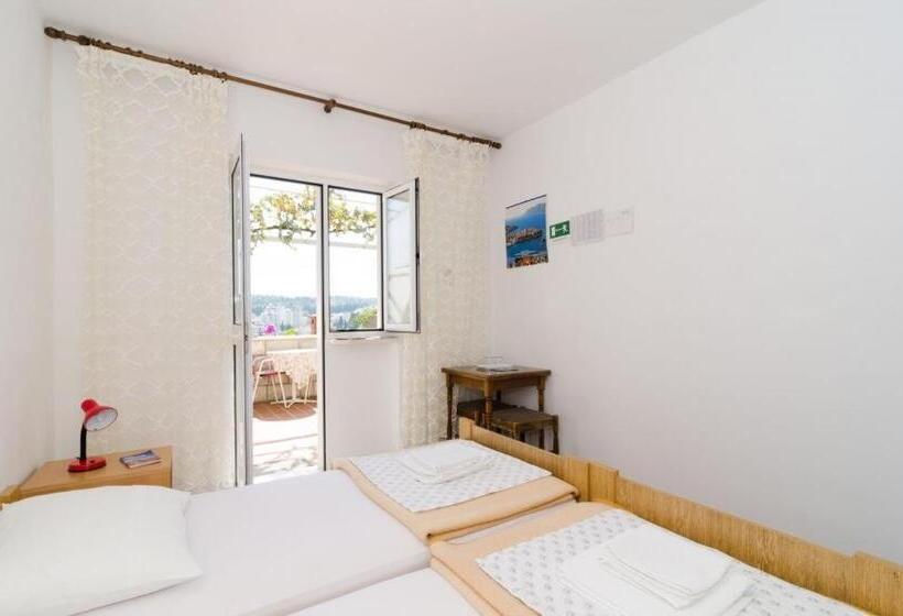 اتاق استاندارد با بالکن و چشمانداز دریا, Guest House Misita