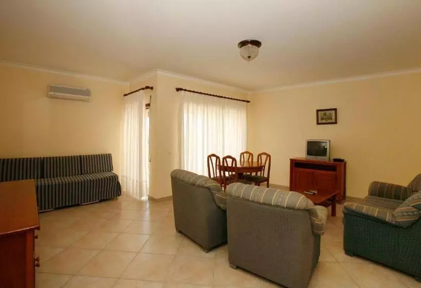 Huoneisto 2 Makuuhuonetta Parveke, Apartamentos Coral Do Vau