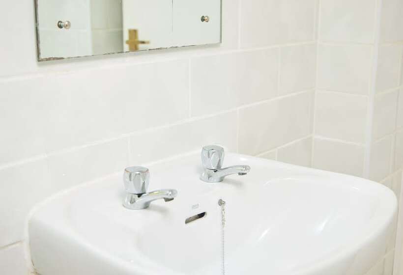 家庭间, Cock Hotel By Greene King Inns