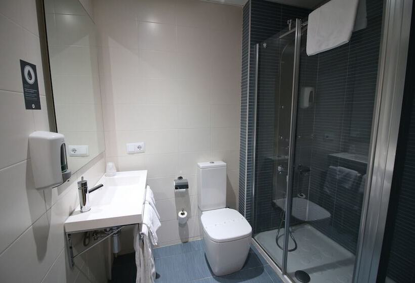 اتاق استاندارد سه نفره, Alda Entrearcos