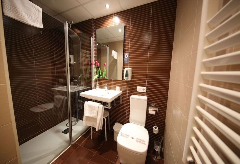 اتاق استاندارد سه نفره, Alda Entrearcos