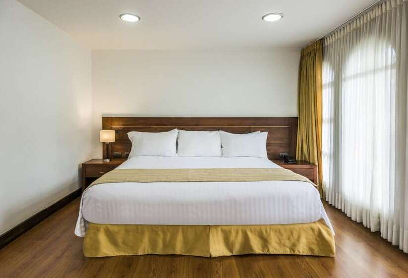 غرفة قياسية, Portales Del Campestre