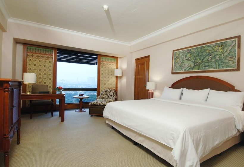 Номер Deluxe, The Sultan Hotel & Residence Jakarta