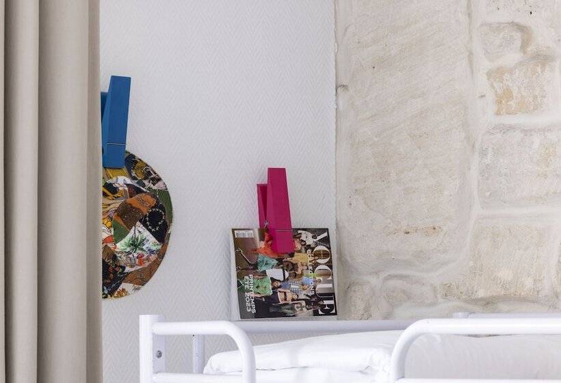 ルームシェアのワンベッド, Le Regent Montmartre By Hiphophostels