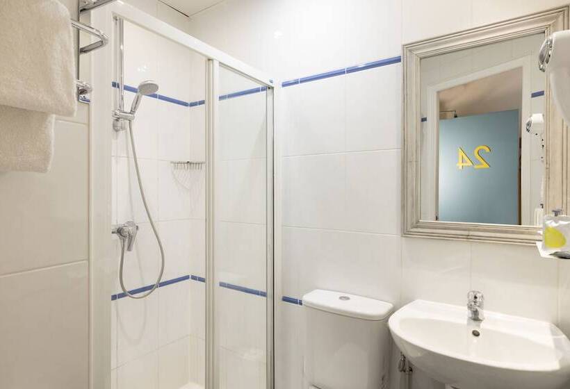 スーペリアールーム, Le Regent Montmartre By Hiphophostels