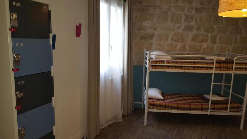 ルームシェアのワンベッド, Le Regent Montmartre By Hiphophostels