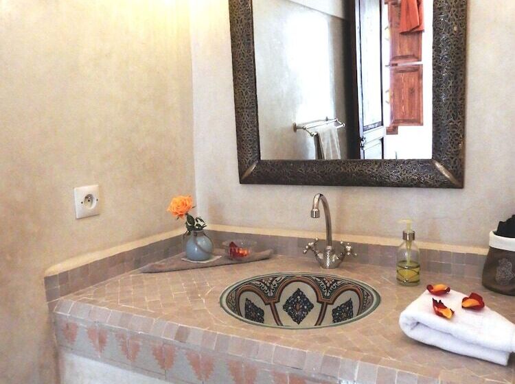 اتاق لوکس, Riad Carina