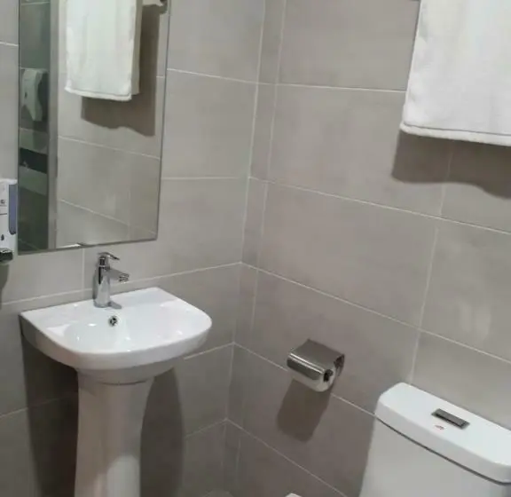 سوییت خانوادگی, Hotin Inn