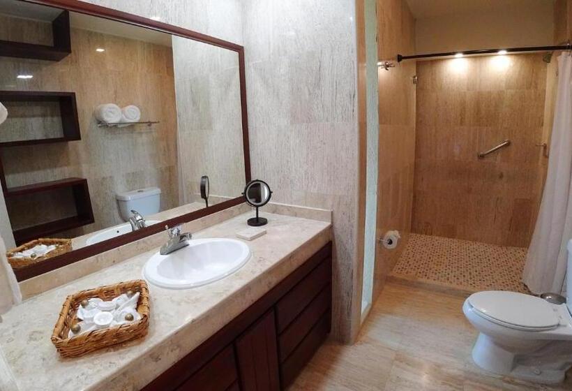 Suite with Pool, Pacific King