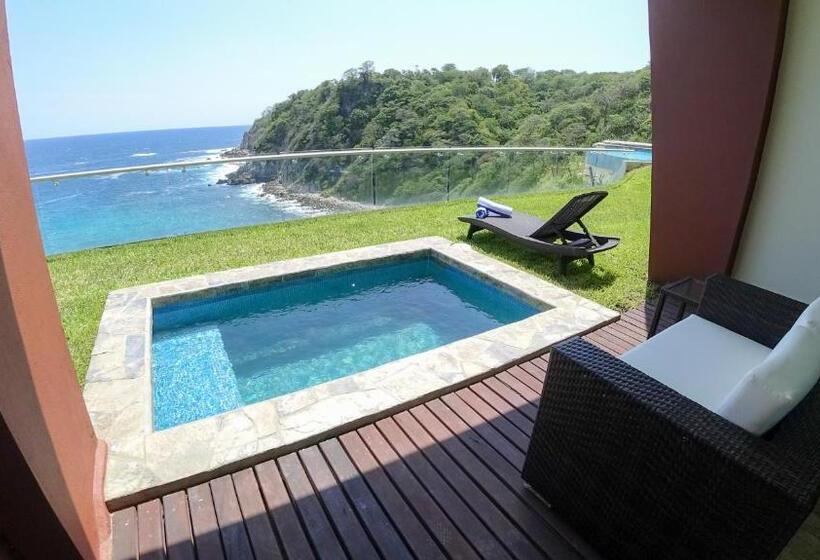 جناح مزود بحمام سباحة, Pacific King