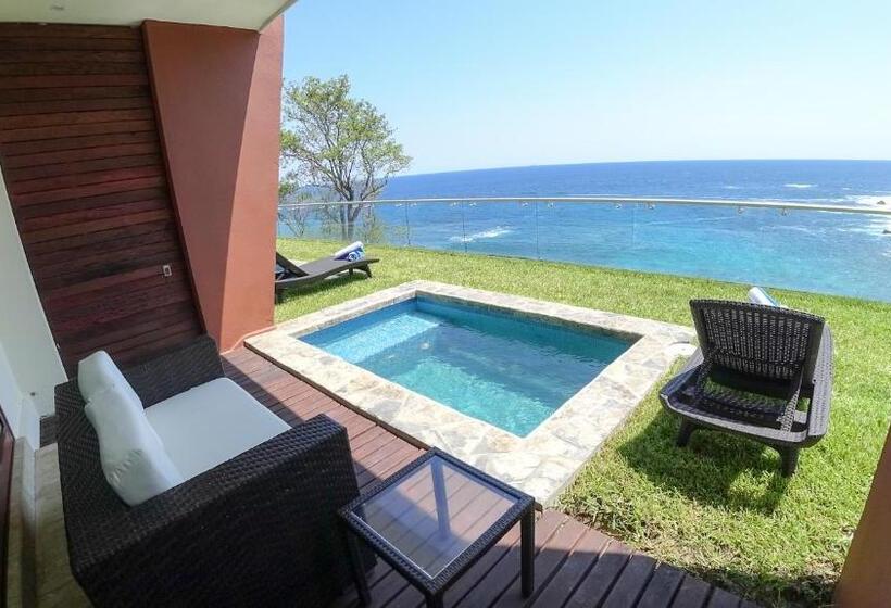 جناح مزود بحمام سباحة, Pacific King