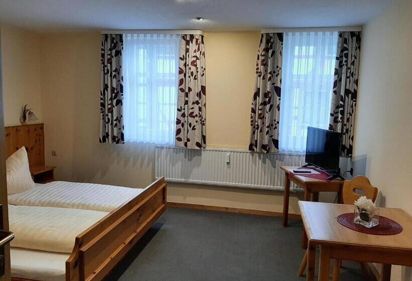 Standard room with outdoor bath, Altstadthotel Garni Frankfurter Hof