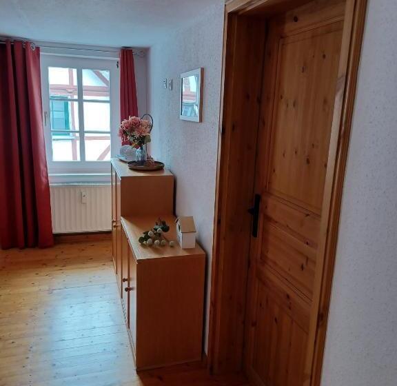 带1个卧室的带阳台的公寓, Altstadthotel Garni Frankfurter Hof