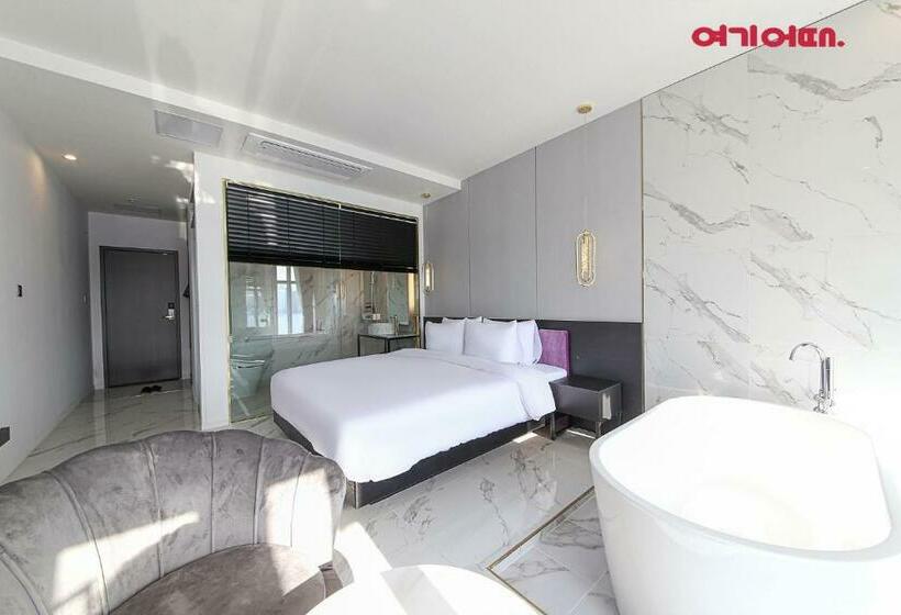 Camera Deluxe Vista Mare, De Homme