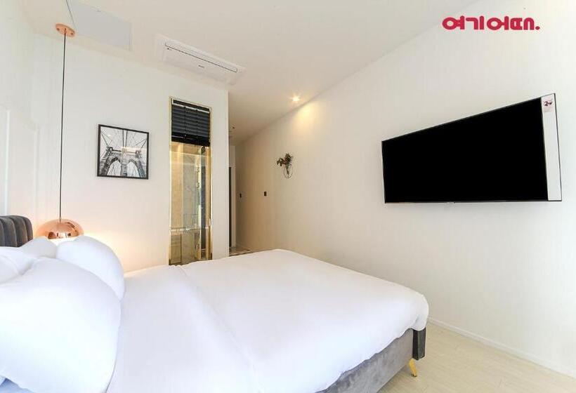 Camera Deluxe, De Homme