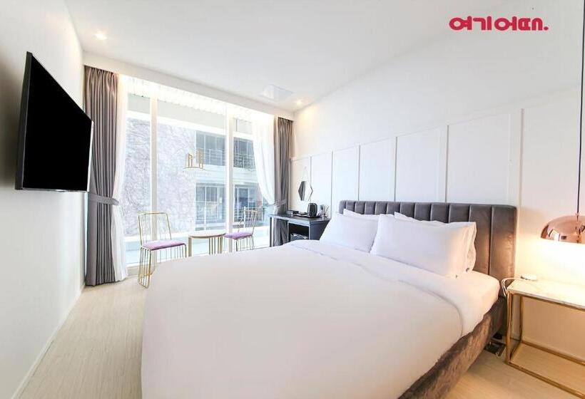 Camera Deluxe, De Homme