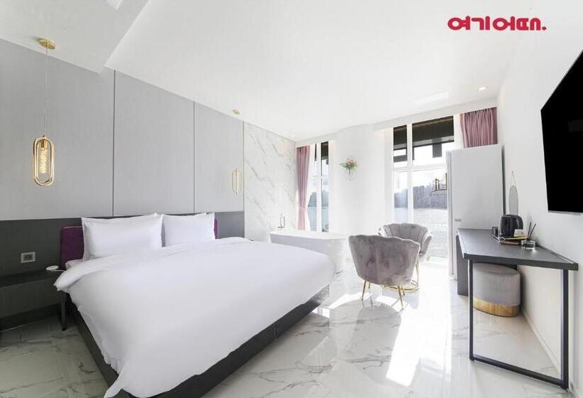 Camera Deluxe Vista Mare, De Homme