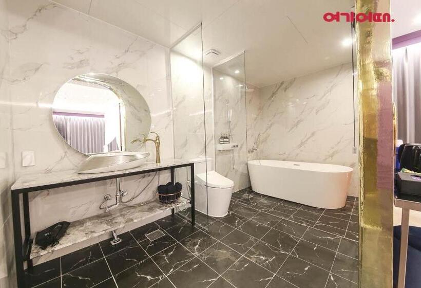 Suite Vista Mare, De Homme