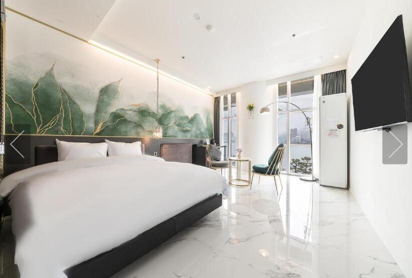 Camera Standard Vista Mare, De Homme