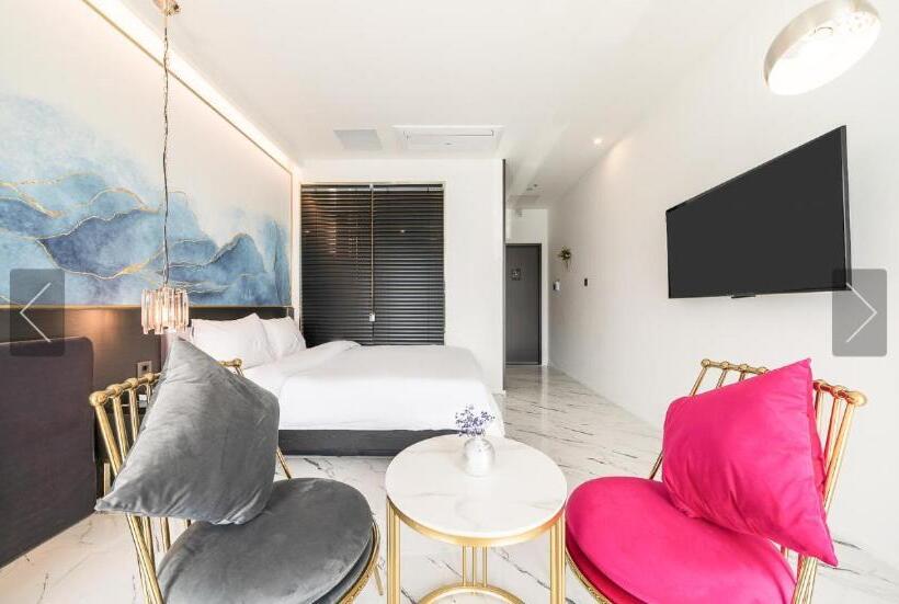 Camera Standard Vista Mare, De Homme