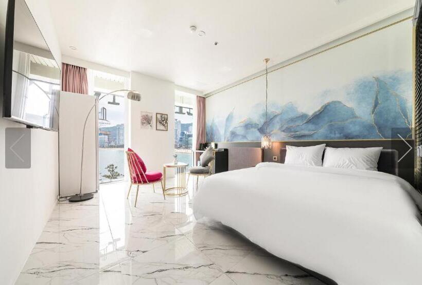 Camera Standard Vista Mare, De Homme