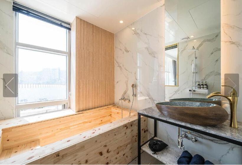 Camera Standard, De Homme