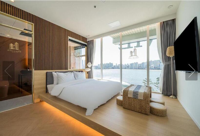 Camera Standard, De Homme