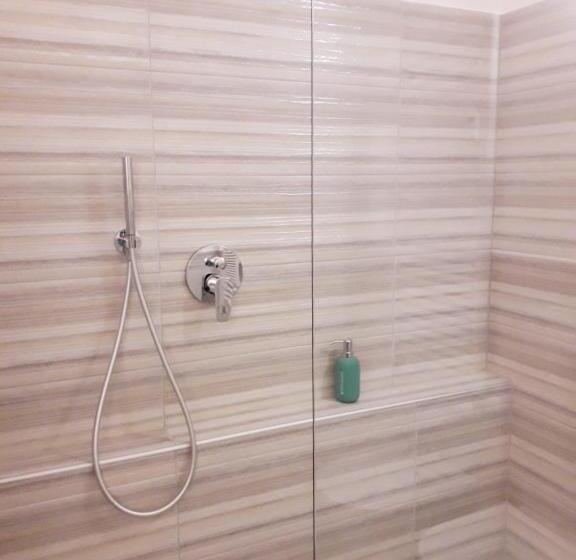 اتاق خانوادگی, San Felice 135 3