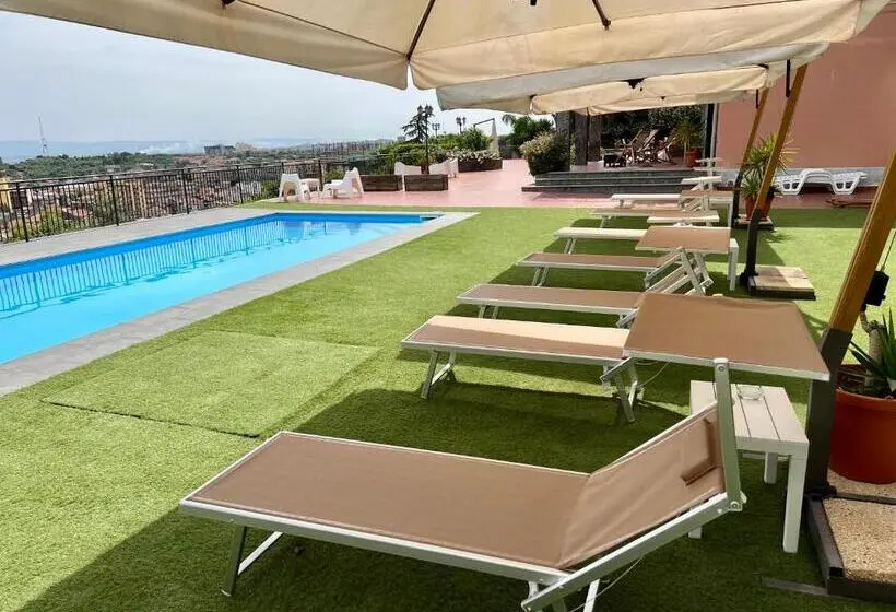 デラックススイート, Villa Leucatia