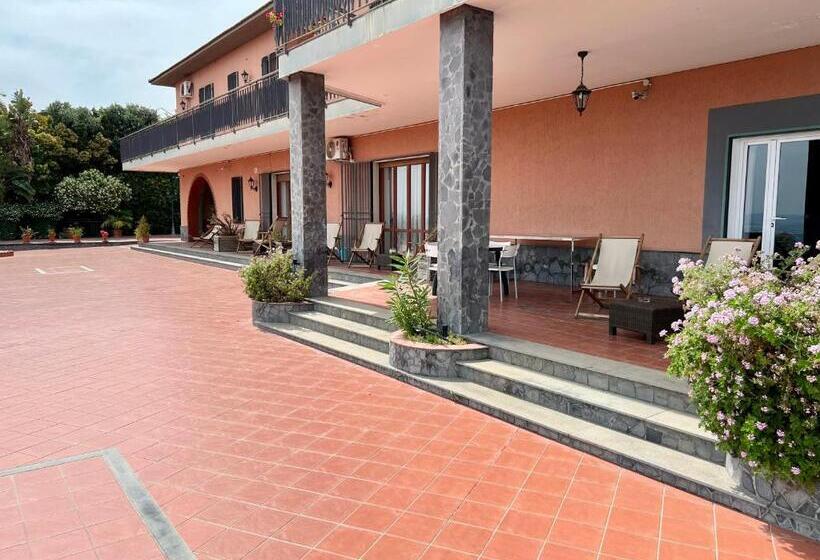 سوییت لوکس, Villa Leucatia