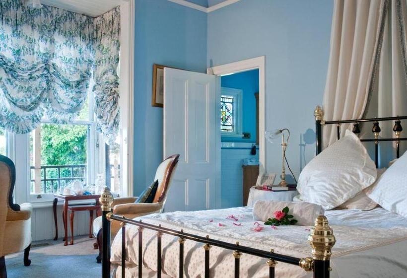 带阳台套房, Burnbank