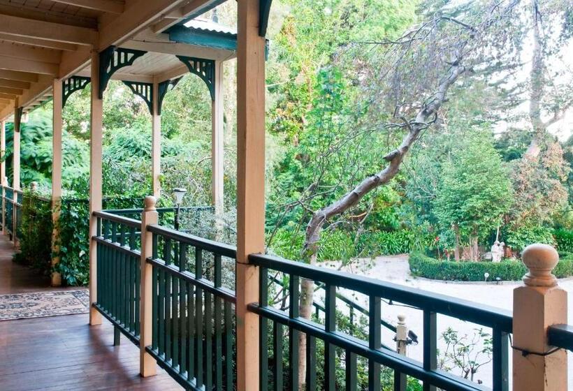 带阳台套房, Burnbank