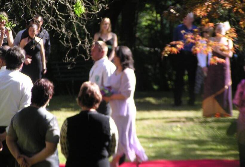 带阳台套房, Burnbank