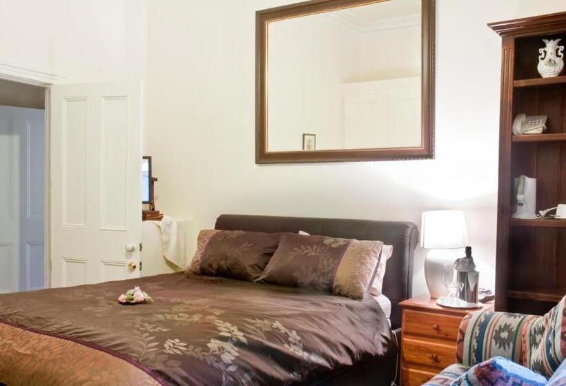 标准房带园景, Burnbank