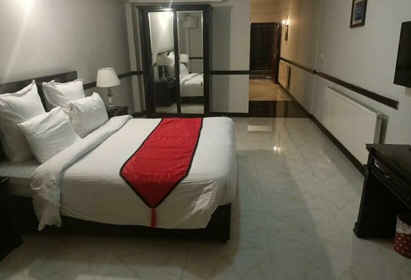 اتاق خانوادگی, Shangrila Hotels Changla Gali