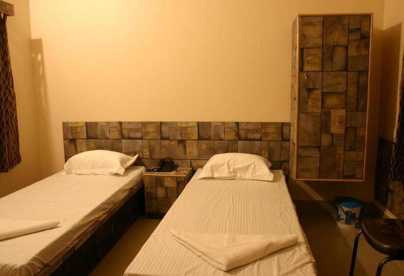 Quarto Deluxe, Utsav Grand By Chocolate Inn
