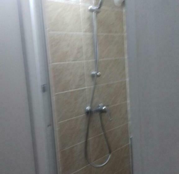 تختخواب در اتاق مشترک, Gelena