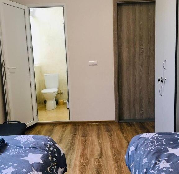 اتاق عادی, Gelena