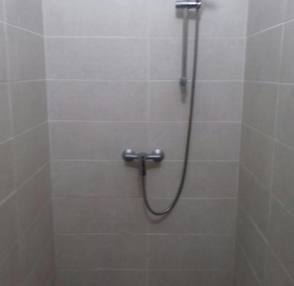 تختخواب در اتاق مشترک, Gelena