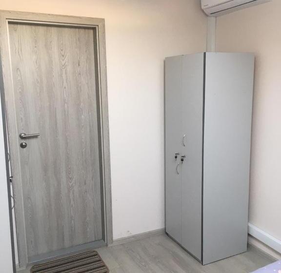 اتاق اکونومی یک تخته, Gelena