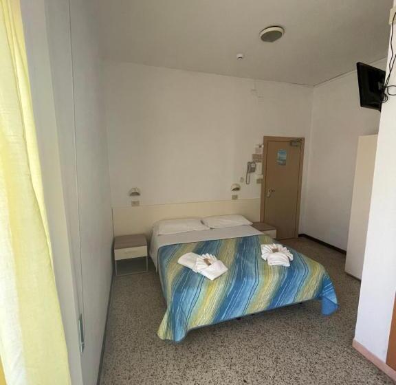 اتاق لوکس, Moroni